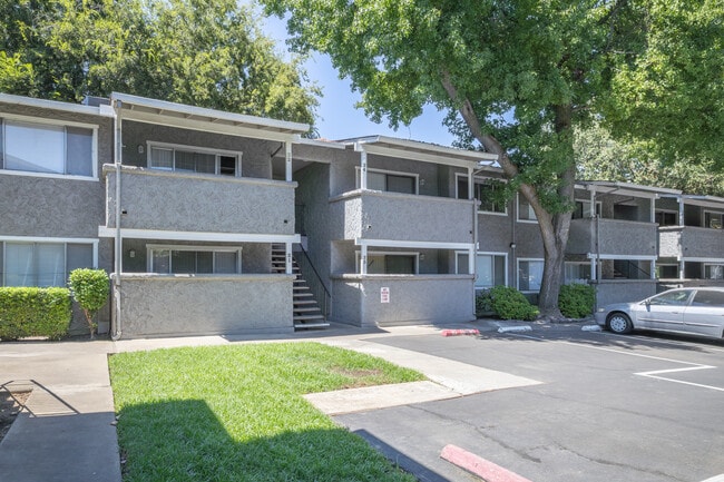 Eastwood Gardens in Chico, CA - Foto de edificio - Building Photo