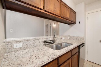 1717 Meadow Oak Dr in Denton, TX - Building Photo - Building Photo