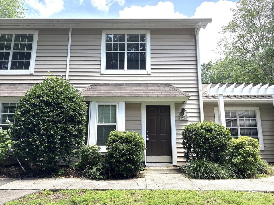 705 Heritage Pkwy in Fort Mill, SC - Building Photo