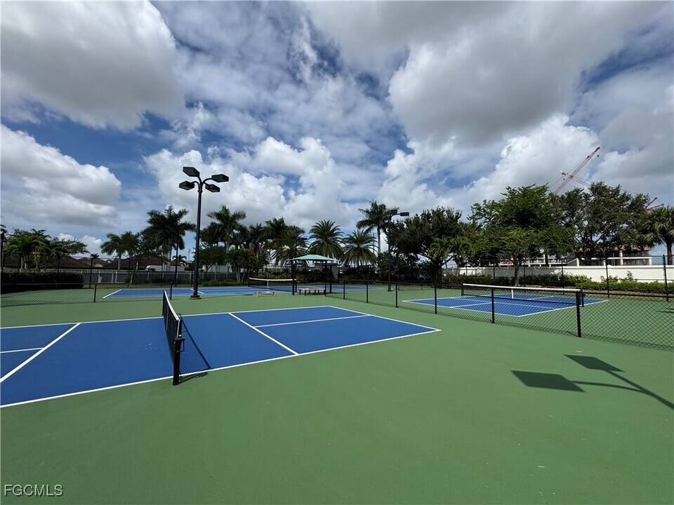 4550 Mystic Blue Wy in Ft. Myers, FL - Foto de edificio