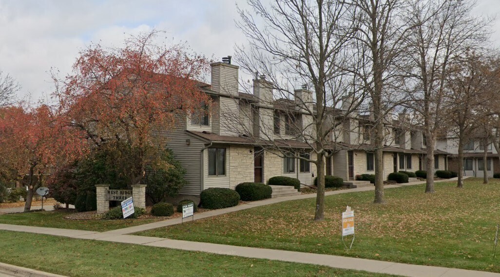 236 Westside Dr in Iowa City, IA - Building Photo