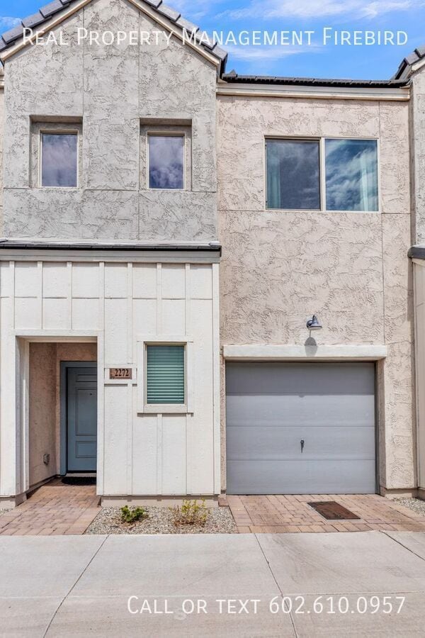 property at 2272 W Harmont Dr