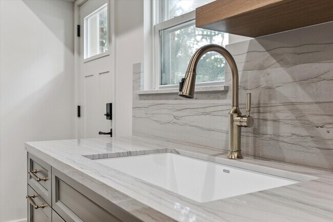 1659 Harold St in Houston, TX - Foto de edificio - Building Photo