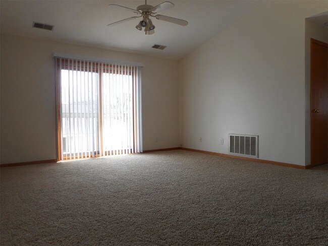 3425 Queen Dr SW-Unit -3425-5 in Cedar Rapids, IA - Foto de edificio - Building Photo