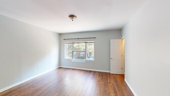 1300 Orren St NE, Unit 3 Apartments