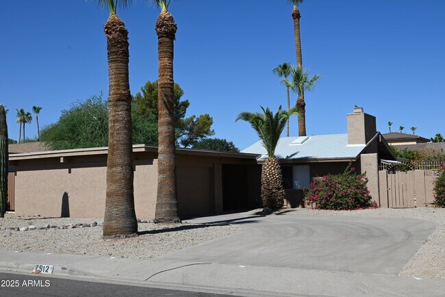 property at 7512 N Vía Del Elemental