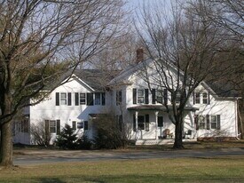 36 S East St, Unit 36B in Amherst, MA - Building Photo