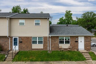 Naveen Pine Townhomes in Evansville, IN - Foto de edificio - Building Photo