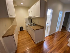 8 Grove St, Unit 2 in Boston, MA - Building Photo - Building Photo