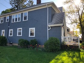 2701 E Saginaw St, Unit 1 in Lansing, MI - Building Photo