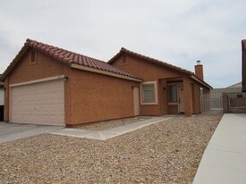 541 Chandler St in Henderson, NV - Building Photo
