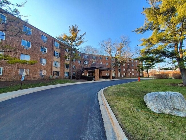 property at 1500 Robin Cir