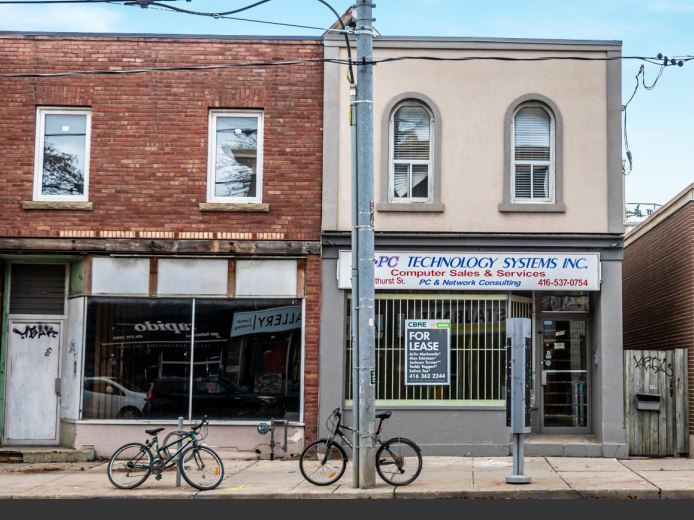 1098 Bathurst St in Toronto, ON - Building Photo