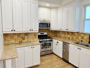 16123 W Sunset Blvd in Pacific Palisades, CA - Building Photo - Building Photo