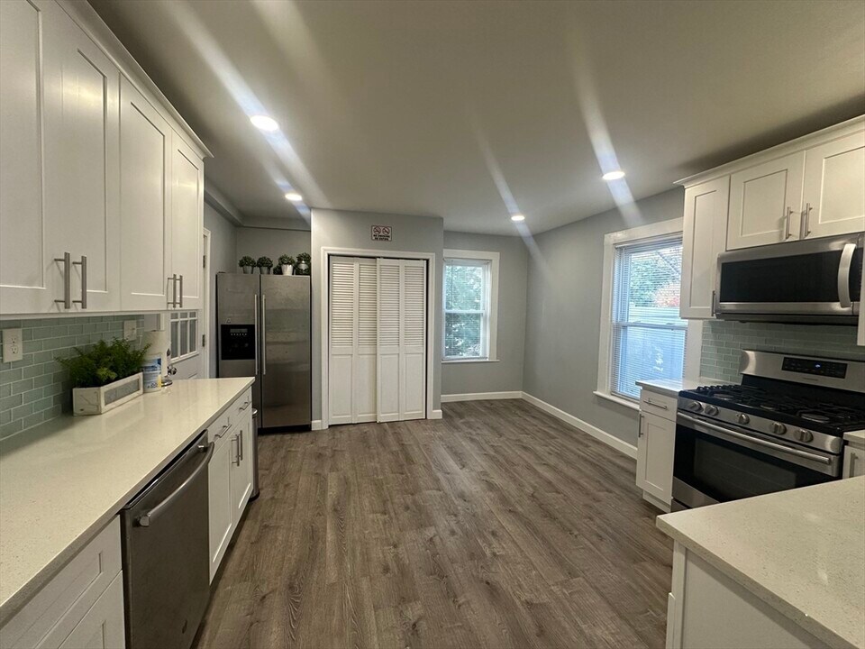 304 Copeland St in Quincy, MA - Building Photo