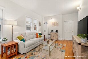 6 Oakland St, Unit #1 in Cambridge, MA - Building Photo