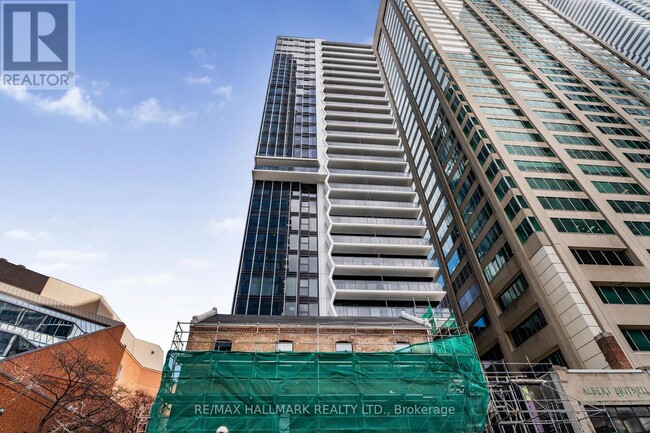 771-771 Yonge St in Toronto, ON - Building Photo - Building Photo