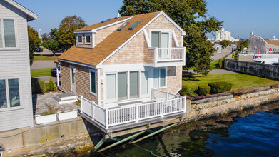 1 Defenders Row in Newport, RI - Building Photo - Primary Photo