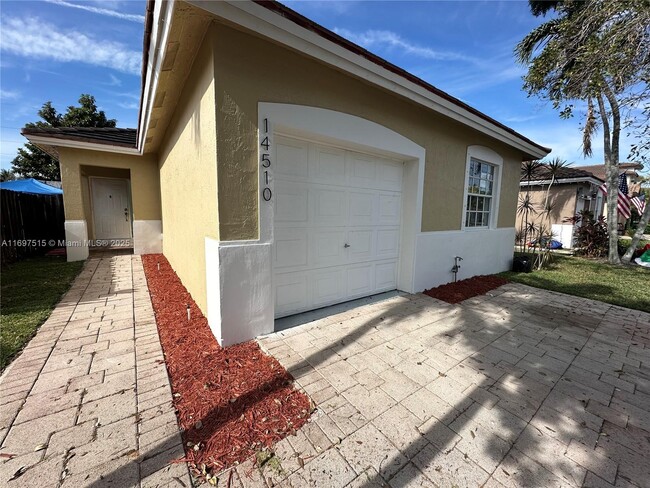 14510 SW 156th Ave in Miami, FL - Building Photo - Building Photo