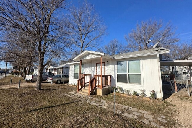 600 Springdale Rd in Austin, TX - Building Photo - Building Photo