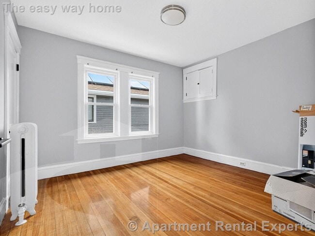 254 Main St, Unit 2 in Medford, MA - Foto de edificio - Building Photo