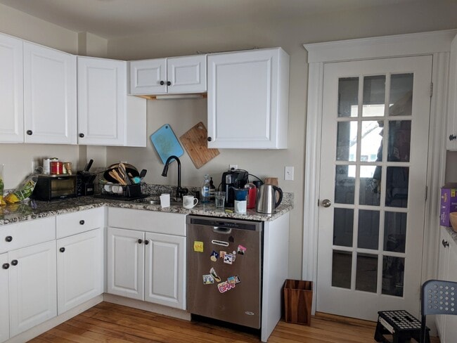 6 Westminster St, Unit 2 in Somerville, MA - Building Photo - Building Photo