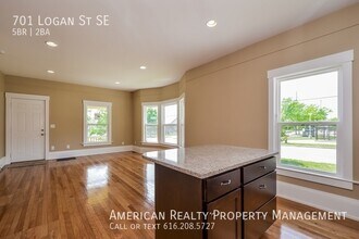 701 Logan St SE in Grand Rapids, MI - Building Photo - Building Photo