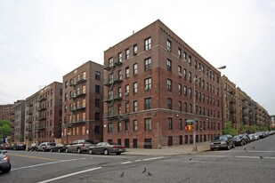 552-562 Academy St in New York, NY - Building Photo