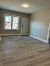 1542 Victoria Ave in North Chicago, IL - Building Photo - Building Photo