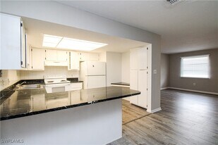 1184 Cherrystone Ct in Naples, FL - Building Photo