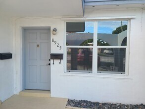 8925 SW 40th Terrace in Miami, FL - Building Photo - Building Photo