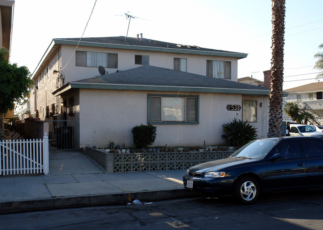 5-units + 1 Non-conforming Unit in Hawthorne, CA - Building Photo - Building Photo