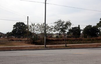 433 53rd Ave N in St. Petersburg, FL - Foto de edificio - Building Photo