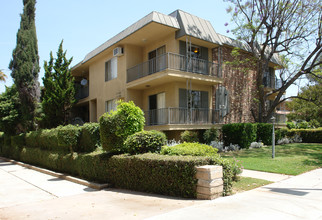 703-719 E California Blvd in Pasadena, CA - Building Photo - Building Photo