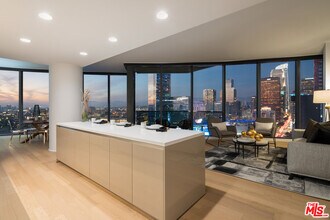 1200 S Figueroa St in Los Angeles, CA - Building Photo - Building Photo