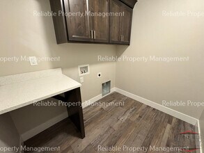 1042 Villa Vista Dr in Ammon, ID - Building Photo - Building Photo