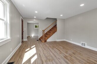 56 Garfield St, Unit 1 in Holland, NY - Foto de edificio - Building Photo