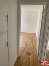 1139 S Holt Ave in Los Angeles, CA - Building Photo - Building Photo