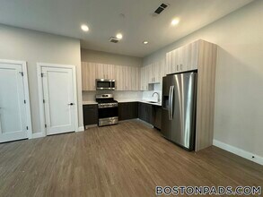 340 Bremen St in Boston, MA - Building Photo - Building Photo