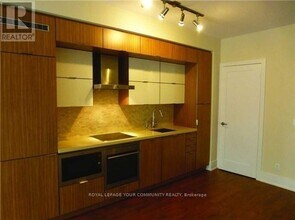 7-507 Lorraine Dr in Toronto, ON - Building Photo - Building Photo