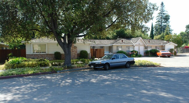 744 Golden Oak Dr in Sunnyvale, CA - Building Photo - Building Photo