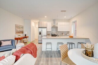 4452 N Hazel St, Unit 2 in Chicago, IL - Foto de edificio - Building Photo