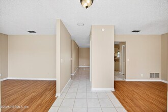 9727 Viceroy Dr E in Jacksonville, FL - Building Photo - Building Photo