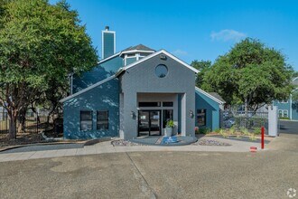 Apex Apartments in San Antonio, TX - Building Photo - Building Photo