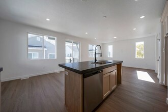 7413 S Pearson Pk Ct in West Jordan, UT - Building Photo - Building Photo