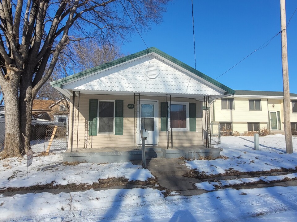 404 E Phoenix Ave in Grand Island, NE - Building Photo