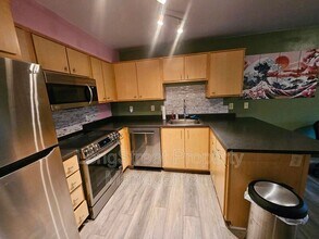 9837 NE Irving St in Portland, OR - Building Photo - Building Photo