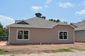 110 Will St in Willis, TX - Building Photo - Building Photo