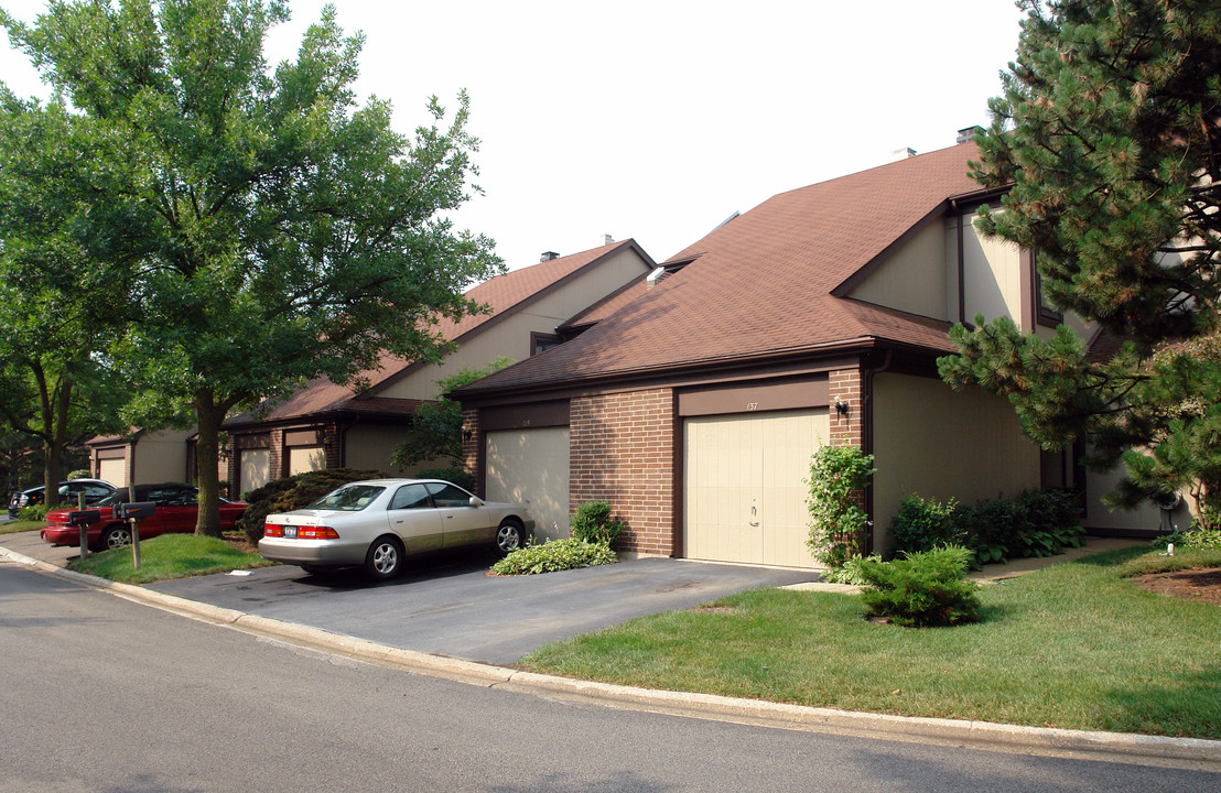 Shadowbend in Wheeling, IL - Building Photo