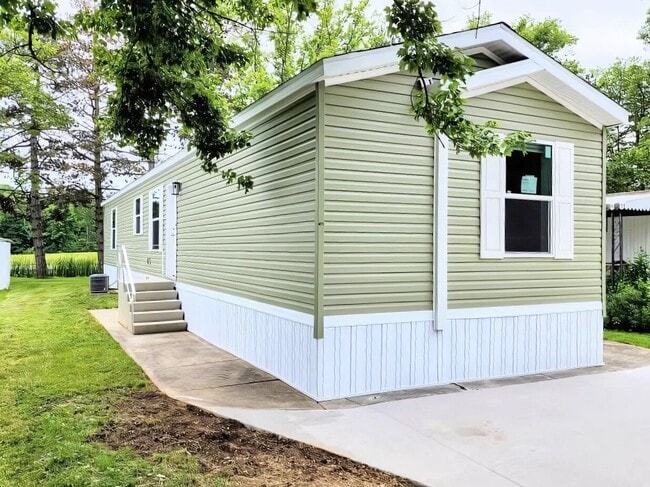 5810 US-20 in Wakeman, OH - Building Photo - Building Photo